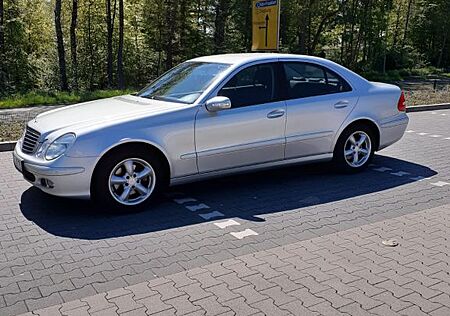 Mercedes-Benz E 200 KOMPRESSOR CLASSIC Classic
