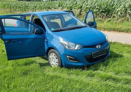 Hyundai i20 1.2 Classic Tüv August 27 Ölwechsel neu