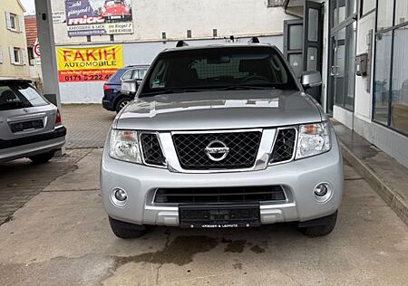Nissan Pathfinder 2.5 dCi SE