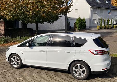 Ford S-Max 2,0 Titanium /Leder/Standheizung/Panorama