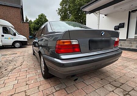 BMW 323i Rentnerfahrzeug