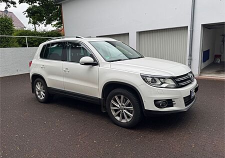 VW Tiguan Volkswagen 2.0 TDI DSG 4MOTION Sport & Style Spo...