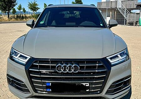 Audi Q5 55 TFSI e S tronic quattro -