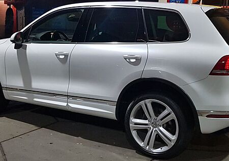 VW Touareg Volkswagen 3.0 V6 TDI R-Line SCR Tiptr. BMT Terrai