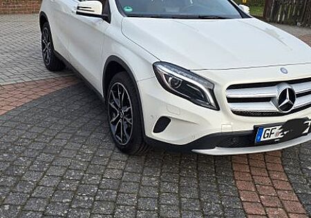 Mercedes-Benz GLA 220 CDI DCT -