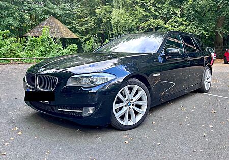 BMW 530d ,HUneu,adap. Fahrwerk,Pano,Komforts.,gr.Nav