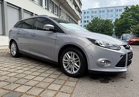 Ford Focus Turnier Titanium NAVI-LEDER-58000-KM-TÜV-N