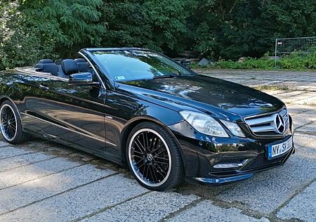 Mercedes-Benz E 200 Cabrio AMG Automatik,Xenon,neue Steuerkett