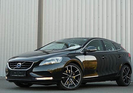 Volvo V40 2.0 D4 Momentum Aut./R.Kamera/Pano/AHK