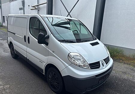 Renault Trafic mit Regalen, 2 Schiebetüren, Navi, Klima