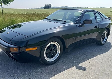 Porsche 944