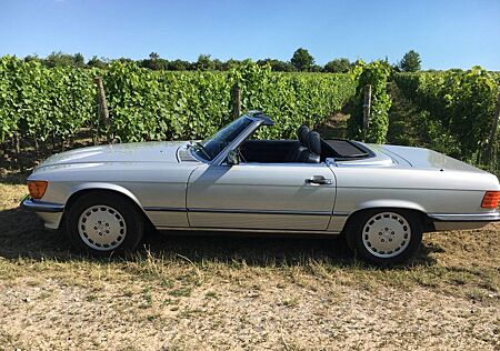 Mercedes-Benz SL 300 - R107