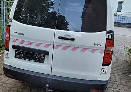 Hyundai H-1 Starex