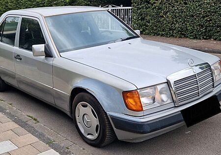 Mercedes-Benz 230