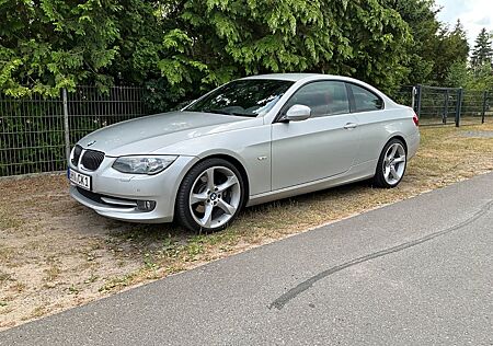 BMW 330i - Coupé E92 - Unfallfrei