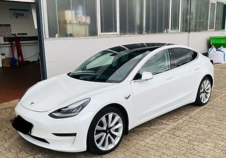 Tesla Model 3 Allradantrieb mit Dualmotor LR 19 Zoll + AHK