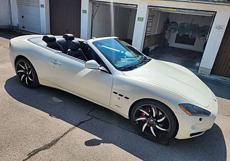 Maserati GranCabrio 4.7 V8 Automatik -
