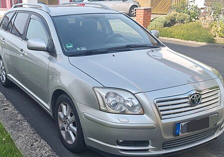 Toyota Avensis Combi Executive 2,2-l-D-CAT Executive