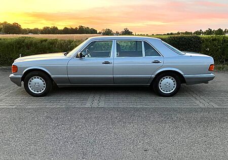 Mercedes-Benz 560 SEL