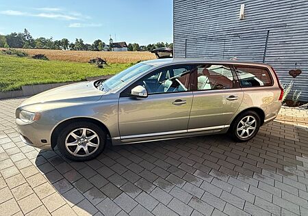 Volvo V70 D5 Momentum 2008er Model