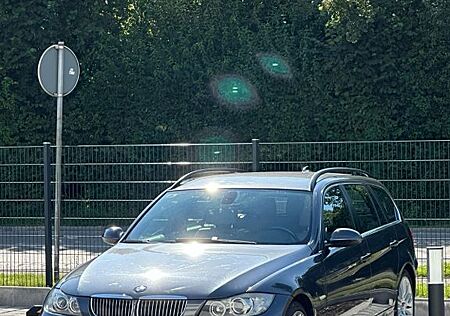 BMW 325xi touring -