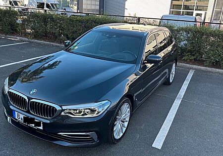 BMW 520d Tour AHK Pano ACC HUD HI-FI Live Cockp.