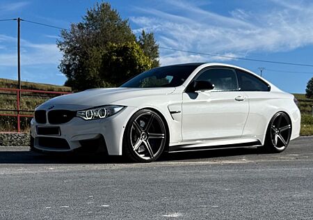 BMW M4 Coupe M Performance 1. Hand