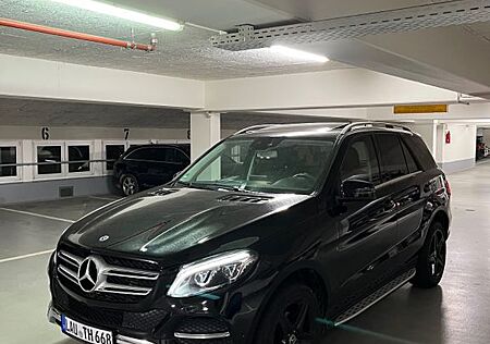 Mercedes-Benz GLE 350 d 4MATIC - 2. Hand top gepflegt