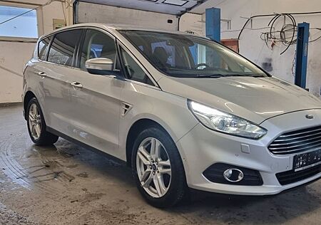 Ford S-Max Titanium