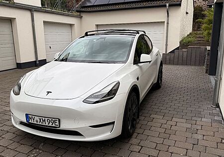 Tesla Model Y Performance EZ 11/22 96.000 km B2B