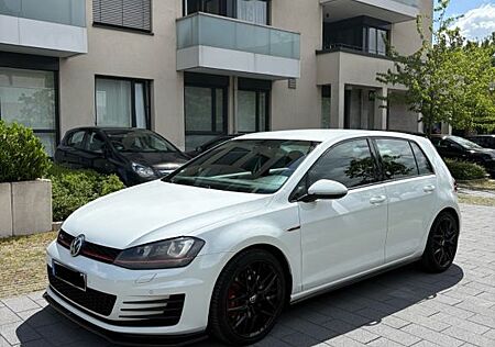 VW Golf Volkswagen 7 GTI Performance