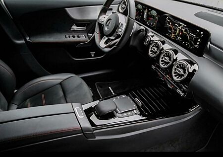 Mercedes-Benz A 200 4MATIC DCT -