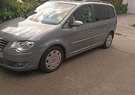 VW Touran Volkswagen 1.4 TSI 125 kW DSG Highline Highline