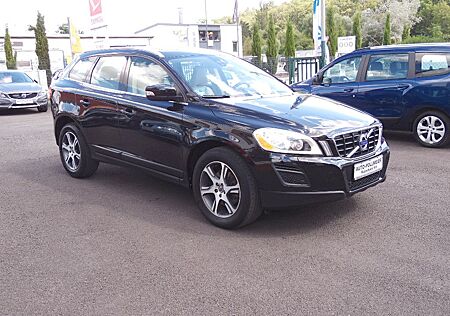 Volvo XC 60 XC60 Momentum AWD Aus 1-Hand Tüv & Au Neu