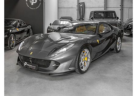 Ferrari 812 Superfast SUPERFAST/ 1 HAND / RACING SEATS /