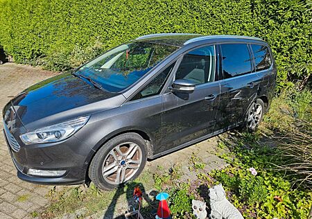 Ford Galaxy 1,5 EcoBoost Titanium Grau Top