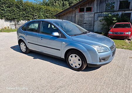 Ford Focus 1.6*Limousine*Tüv Neu*105.000 KM*Klima*