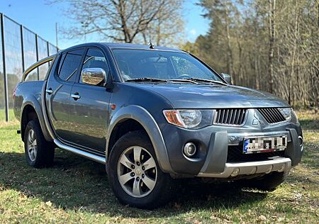 Mitsubishi L200 Pickup 4x4 Allrad Doka 2.5 167 PS Automatik