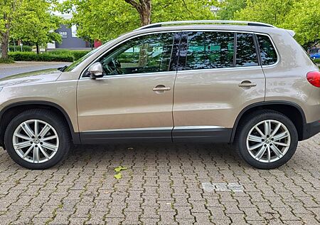 VW Tiguan Volkswagen 2.0 TSI 155kW DSG 4MOTION Sport & Sty...