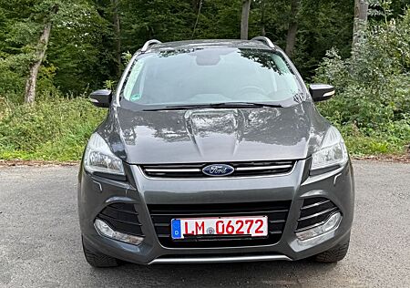 Ford Kuga Titanium/4*4 Allrad /Top Zustand /Tüv Neu