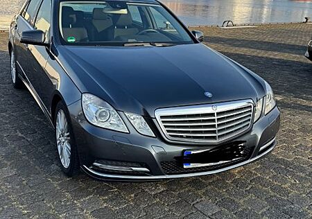 Mercedes-Benz E 200 ELEGANCE ELEGANCE