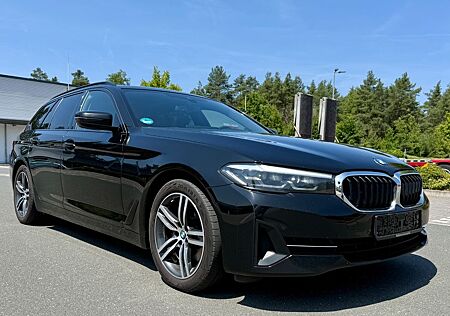 BMW 520 dA Tour. Leder Navi Panorama 18" M-Sport