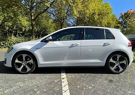 VW Golf Volkswagen 2.0 TSI BMT GTI