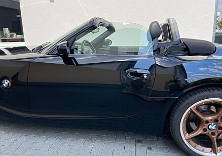 BMW Z4 E85 2.5i Cabrio / Automatik / Leder / Schwarz