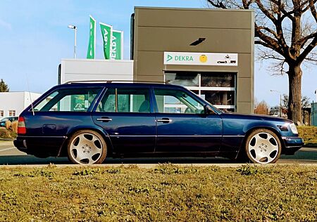 Mercedes-Benz E 300 TD KLIMA H-ZULASSUNG AHK SEGIN 18 W124 T