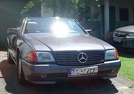 Mercedes-Benz SL 300 , R129 mit Coupedach und Windschott