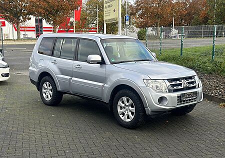 Mitsubishi Pajero 3.2 DI-D Invite-7.Sitzer-4x4-AHK-Top