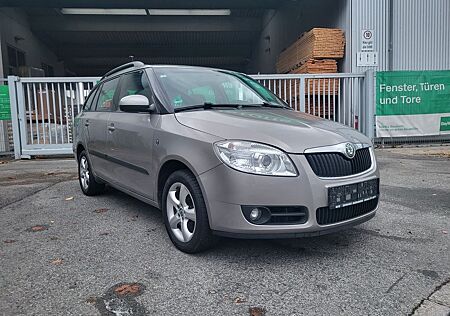 Skoda Fabia Combi Elegance 1.6 SHZ PDC Tüv Neu