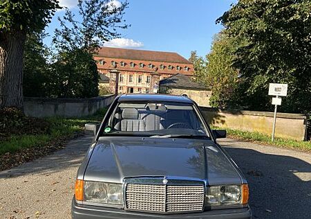 Mercedes-Benz 190 gebraucht kaufen Mercedes-Benz 190 hört auf den Namen Amadeus