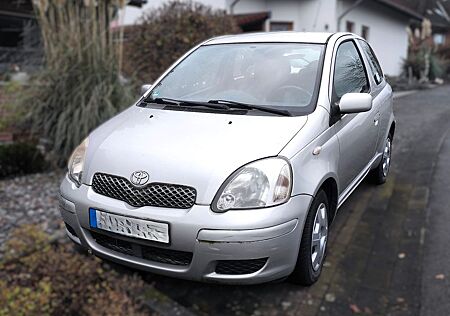 Toyota Yaris Ganzj. Reifen Silber Metallic Klima CD